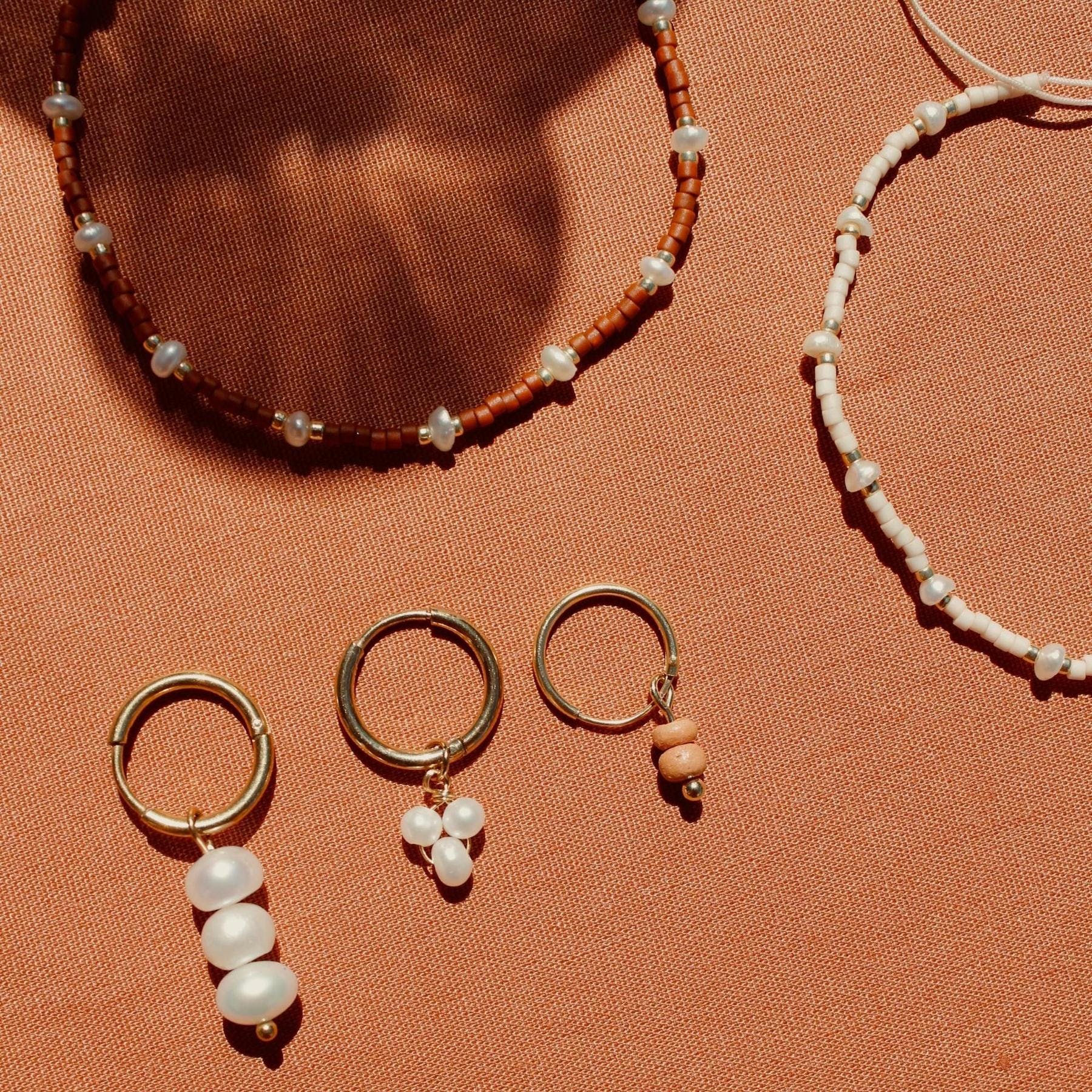 Terra bracelet with freshwater pearls