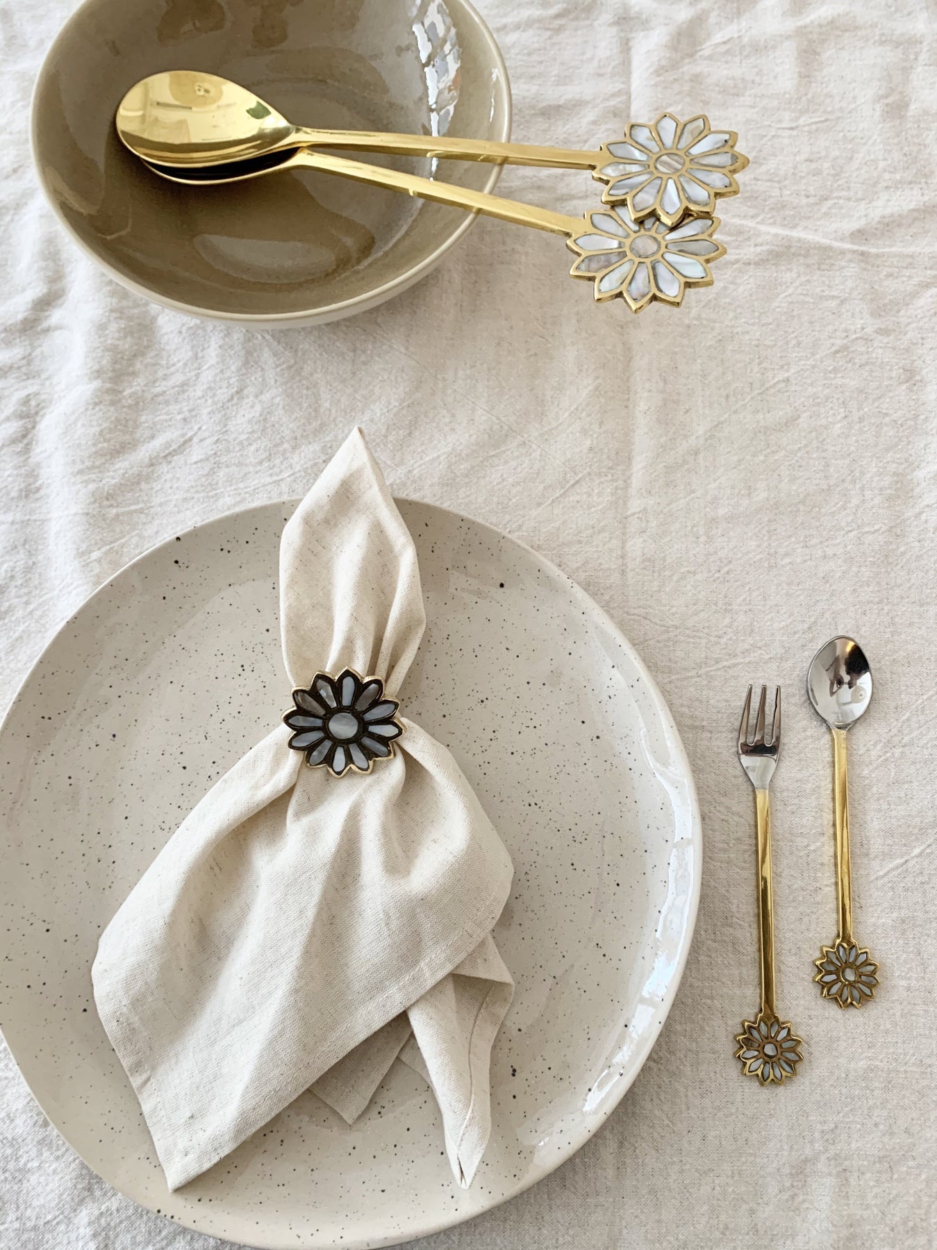 Daisy Pearl Salad Servers | Set of 2