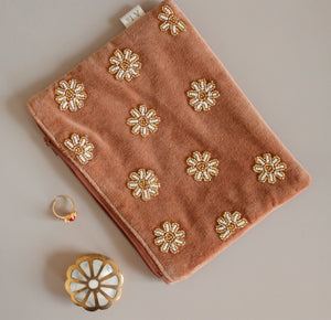 Velvet pouch allover daisies terra